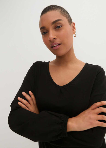 Comfortable shirt with long sleeves and V-neck