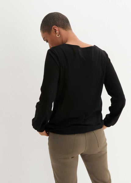 Comfortable shirt with long sleeves and V-neck