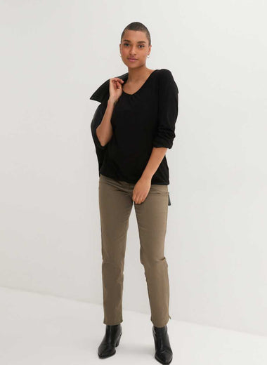 Comfortable shirt with long sleeves and V-neck