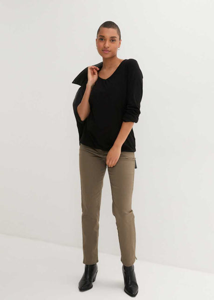 Comfortable shirt with long sleeves and V-neck