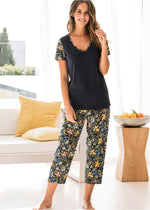 Capri pajamas with short sleeves