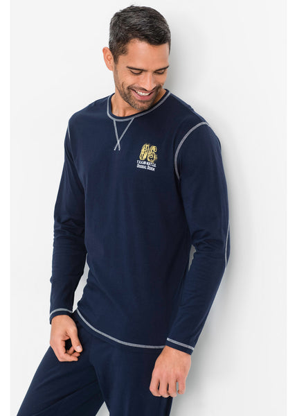 Easy to wear pajamas with decorative seams