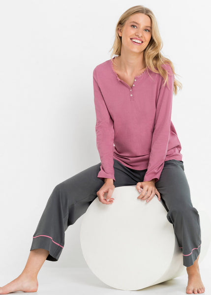 Feminine pajama suit with subtle lace