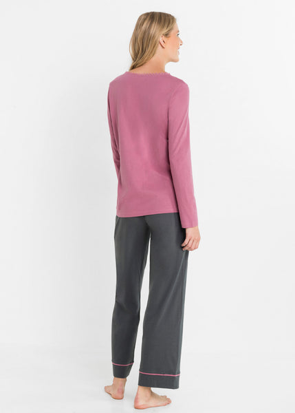 Feminine pajama suit with subtle lace