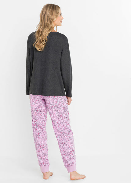 Comfortable pajamas with a wide fit